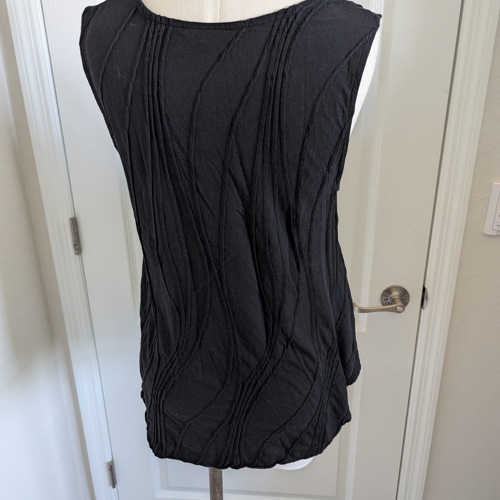 Black Pleated Sleeveless Tank Top - Picture 6 of 8